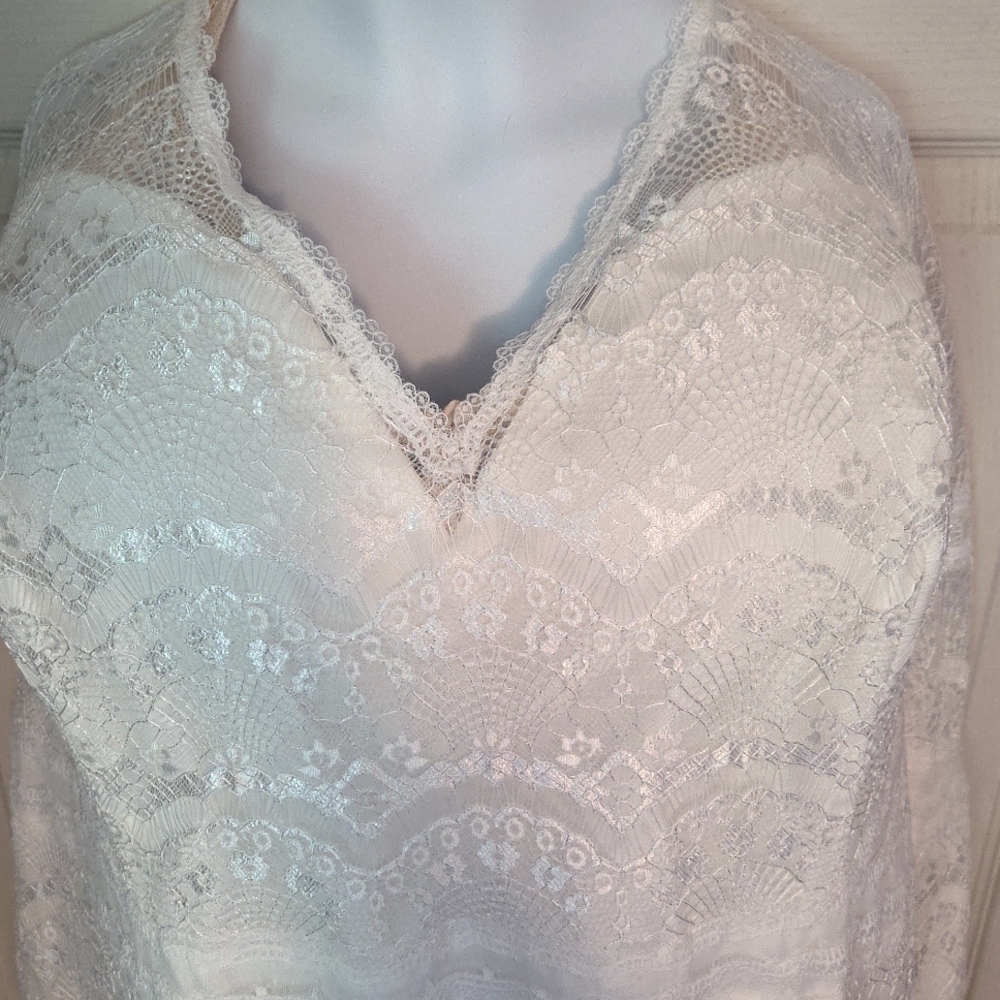 Lace Wedding Dress - Picture 2 of 11